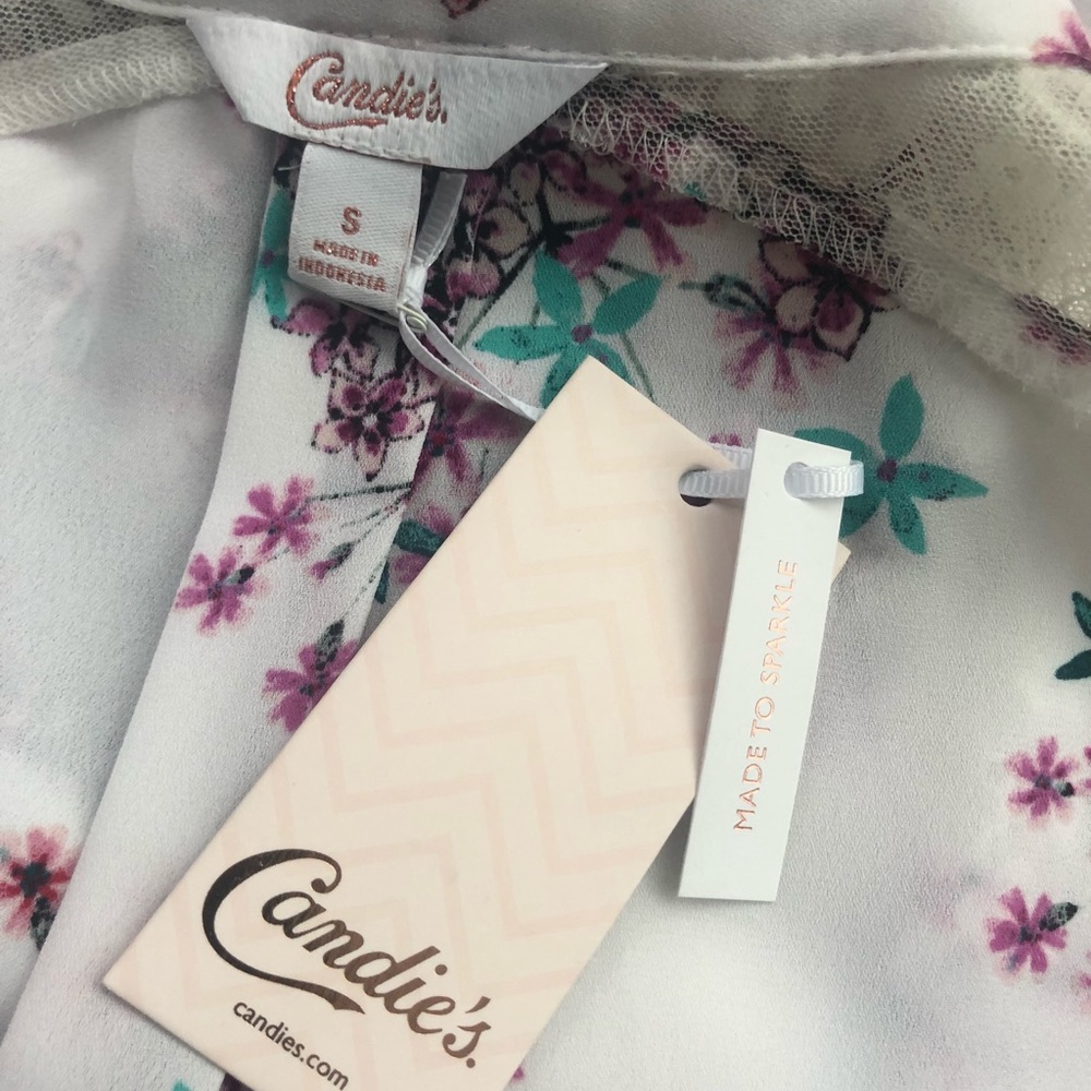 NWT CANDIE’S FLORAL BUTTON BLOUSE